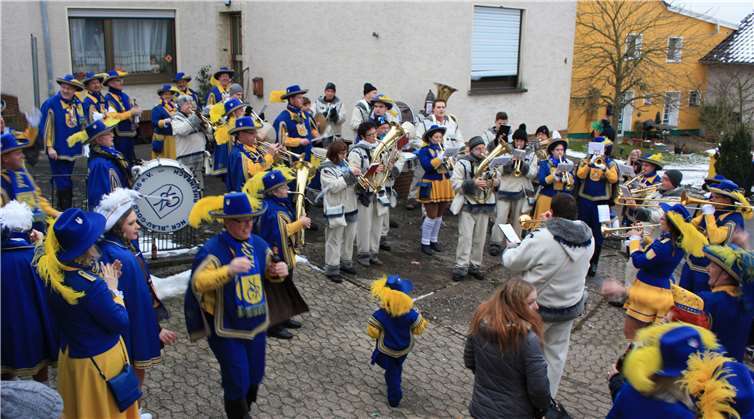 Der gemeinsame musikalische Auftritt der Eifeldombläser aus Houverath und des NCR „Blau-Gold“ aus Rheinbach.