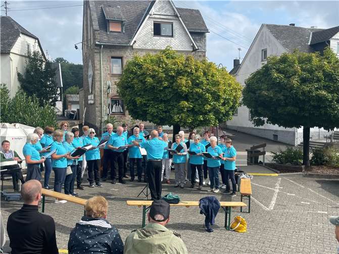 Der gemischte Chor 2000 Freilingen brachte Lieder zu Gehör.