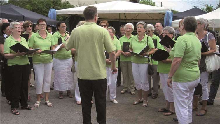 Der gemischte Chor Dieblich brachte einige Ständchen zu Gehör. privat