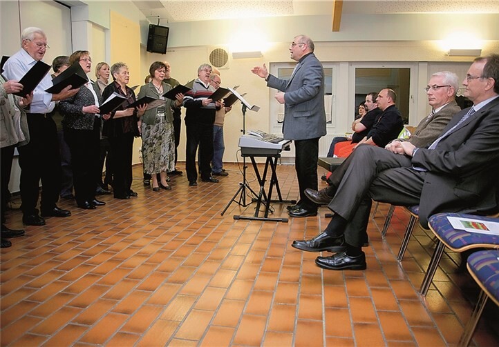 Der gemischte Chor „Heimattreue“ Muscheid unter Leitung von Dietmar Löffler.