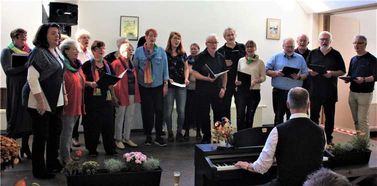 Der gemischte Chor Steimel durfte an diesem Tag zahlreiche Besucher sowie Gastchöre empfangen. privat
