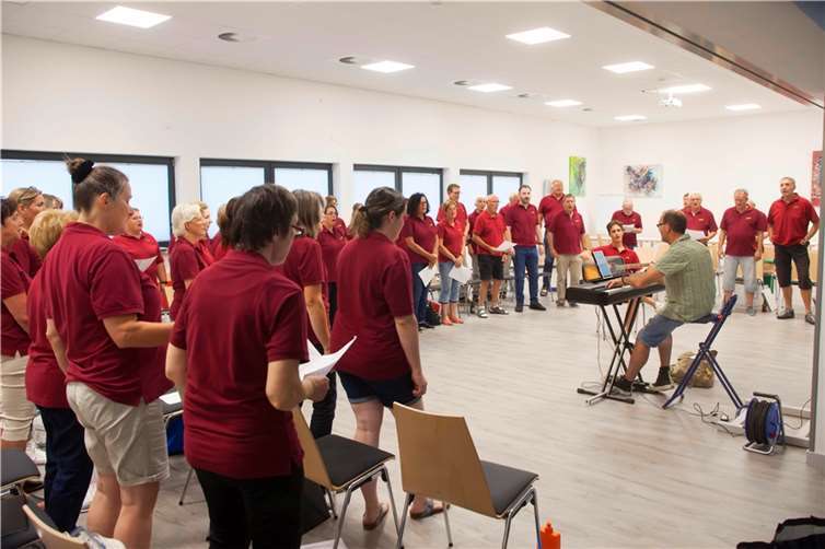 Der gemischte Chor bei der Probe.  Foto: Gesangverein Thalhausen