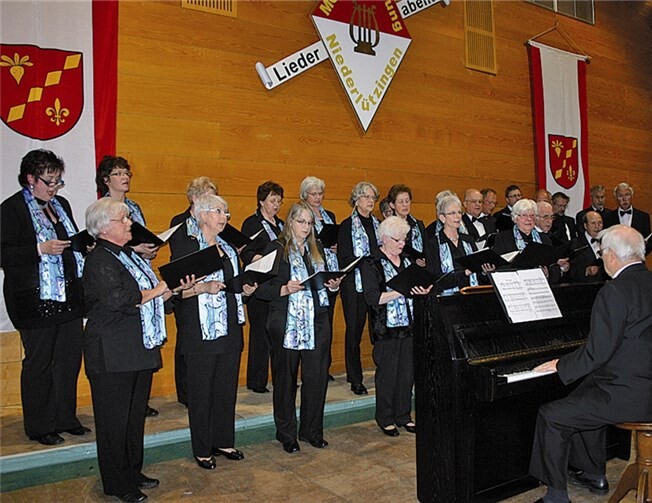 Der gemischte Chor des MGV „Cäcilia“ Lantershofen.