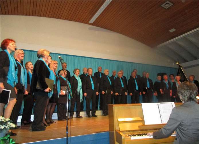 Der gemischte Gesangsverein Cäcilia-Eintracht in Aktion. privat