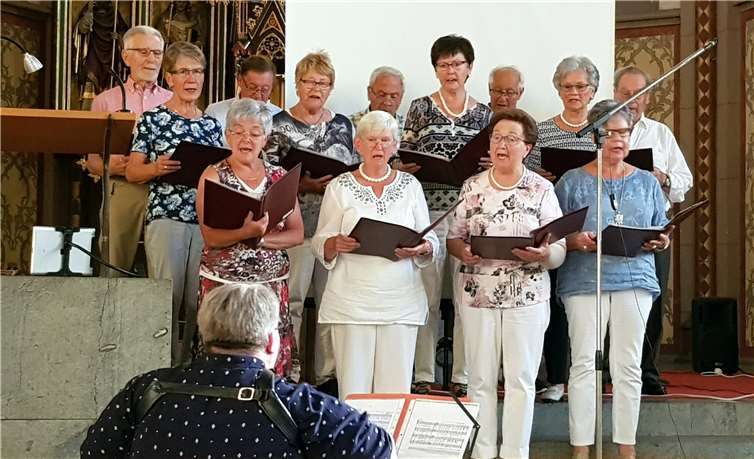Der gemischte kleine Chor unter der Leitung von Clarissa Frank führtseit vielen Jahren mit großem Erfolg Werke des unvergessenen Willy Verheyen auf. Fotos: KH