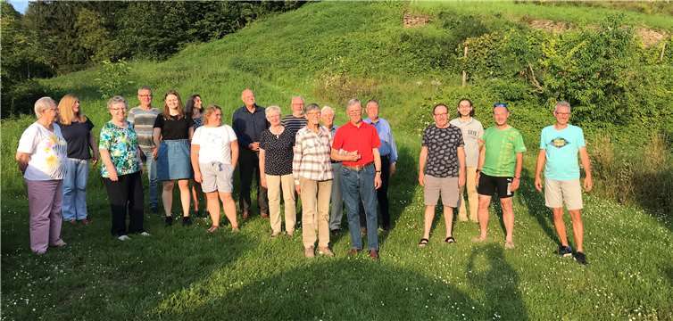 Der gesamte Chor gratulierte Roswitha und Georg zu diesem besonderen Jubiläum. Foto: privat