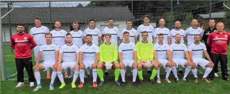 Der gesamte Kader von Lokomotive Montabaur. Fotos: WR