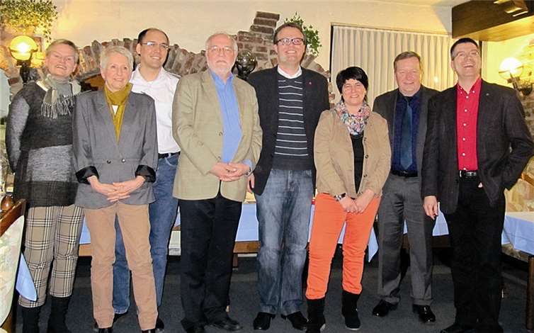 Der geschäftsführende Vorstand und die neu gewählten Wahlkreisbetreuer. privat