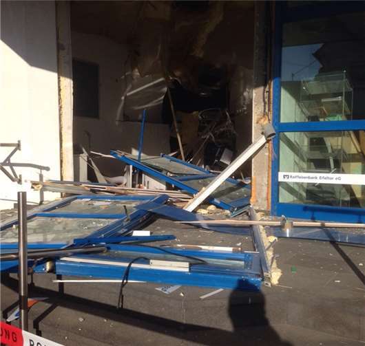 Der gesprengte Geldautomat der Raiffeisenbank in Forst. Foto: privat