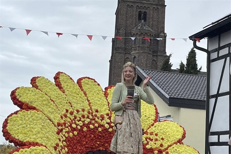 Der große Festumzug bildet das Highlight des Dattenberger Erntedank- und Winzerfestes.