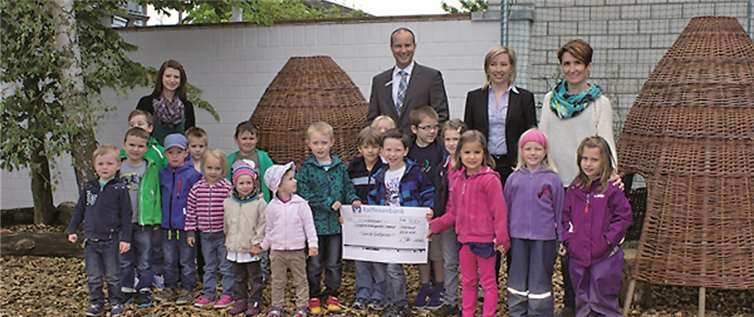 Der große Traum vom Spielplatz ist wahr geworden. Die Kinder der evangelischen KiTa Odendorf freuen sich über ihr schönes Außengelände, in dem es nun Gelegenheiten zum Klettern gibt. privat