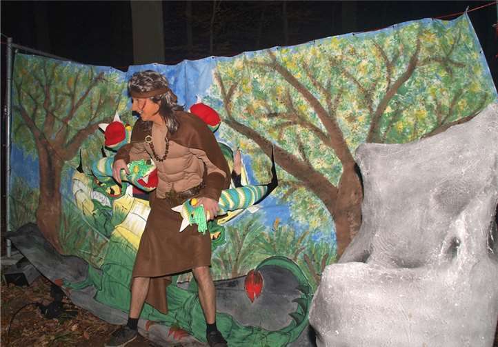 Der große und mächtige Herkules im Kampf gegen die Schlangen auf der „Spooky-Tour“.