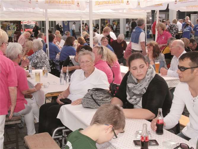 Der gut besuchten Burgplatz im Herzen der Stadt.