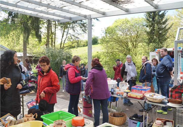 Der hauseigene Flohmarkt war wieder sehr gut bestückt und wurde am Vormittag bereits ordentlich geplündert.