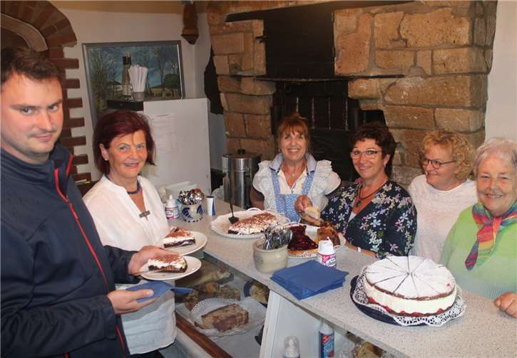 Der hausgemachte Kuchen war beim Ovvehöde Backesfest besonders beliebt.Fotos: -DU-