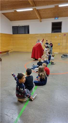Der heilige Mann besuchte die TSB-Kinder.  Foto: TSB