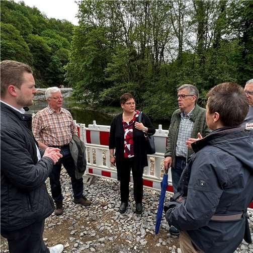 Der heimische Bundestagsabgeordnete Martin Diedenhofen und SPD-Ortsverein Niederbieber-Segendorf bei Ortsbegehung in Altwied.  Foto: Sebastian Lück