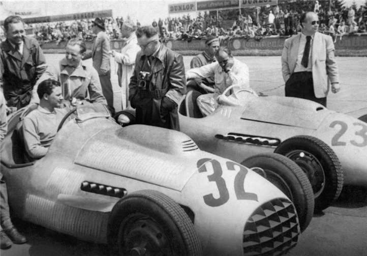 Der heute 88-jährige Hans Herrmann fuhr 1953 seinen ersten Grand Prix auf dem Nürburgring mit einem VERITAS Meteor und wurde Neunter.