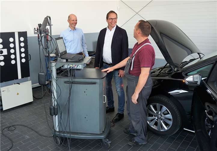 Der hochtechnisierte Fahrerassistenzarbeitsplatz ist das Herzstück in dem hochmodernen Neubau.