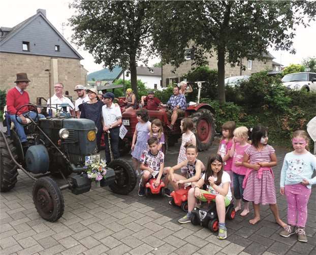 Der im Jahre 1955 von der Firma Heinrich Lanz in Mannheimgebaute Traktor zog direkt alle Blicke der Besucher auf sich. Fotos: -FRE-