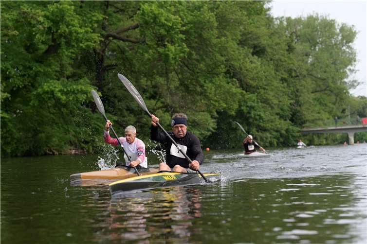 Der in Führung liegende Neuwieder Kanute Knut Hitzschke (rechts) auf der 18,2 km langen Marathonstrecke. Foto: privat