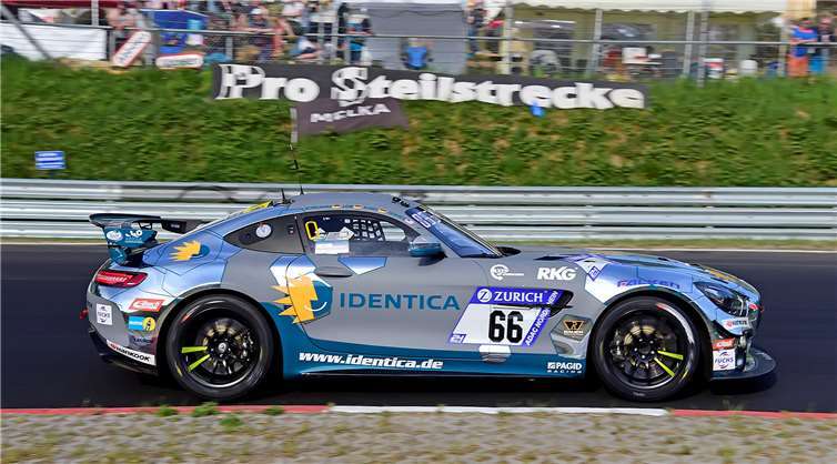 Der in der Klasse SP 10 siegreiche Black Falcon Mercedes ANG GT4.