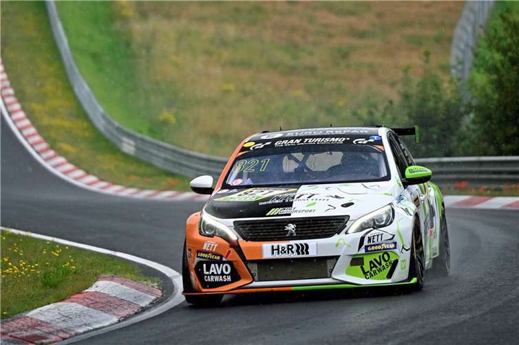 Der in der TCR-Klasse drittplatzierte Peugeot 308 von Nett Motorsport (Mayen).