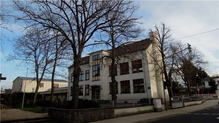 Der in der Vergangenheit entstandene Sanierungsstau wurde bereits an mehreren Schulgebäuden zum Beispiel durch Sanierung von Fenstern, Fluren und Treppenhäusern sowie den Toiletten abgebaut.privat