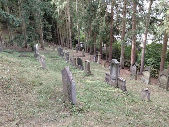 Der jüdische Friedhof Niederzissen im gewohnt guten und gepflegten Zustand.  Foto: Richard Keuler