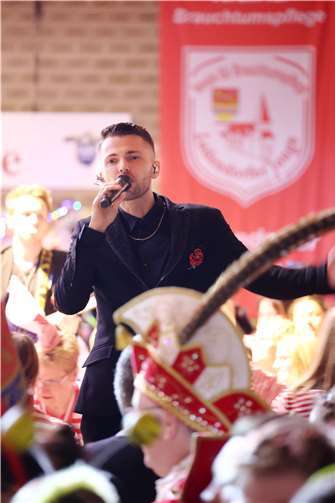 Farbenfrohe Karnevalsfeier Der karnevalistische „Bunte Abend“ der „Ludendorfer Jonge“ ist seit vielen Jahren einer der Höhepunkte des Swisttaler Sitzungskarnevals. Foto: privat