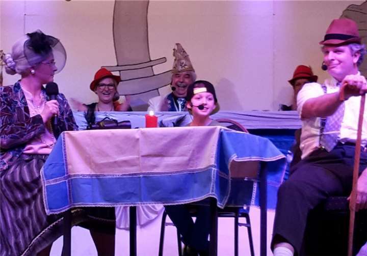 Der kesse 9-jährige Max, mit seinem Opa Kai Uwe und seiner Oma Wilma, hatte die Lacher auf seiner Seite. privat