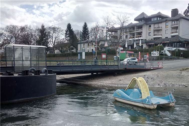 Der kleine Lucas wurde von den Fährleuten geborgen und am Fähranleger in Bonn-Mehlem festgemacht. BV