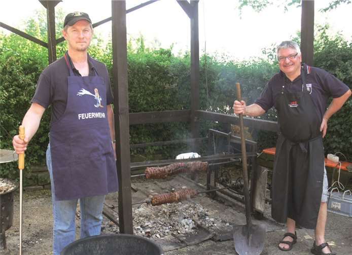 Der knusprige Spießbraten der Floriansjünger schmeckte den Festgästen absolut hervorragend.