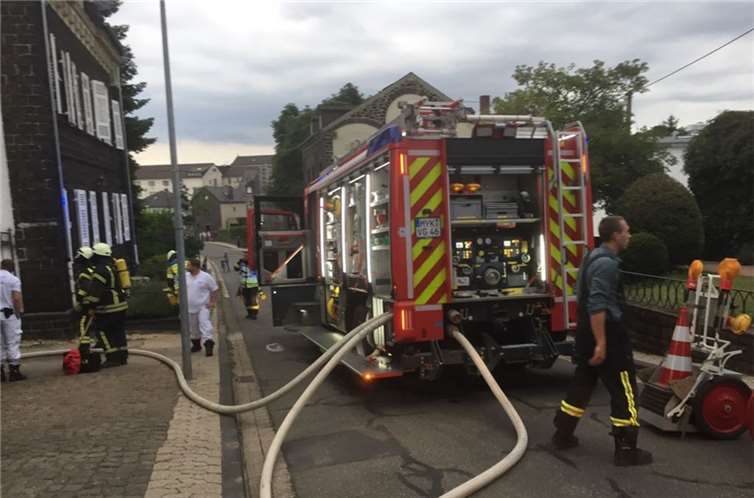 Der komplette Löschzug der Mendiger Feuerwehr war nur wenige Minuten nach Eingang des Notrufs vor Ort.