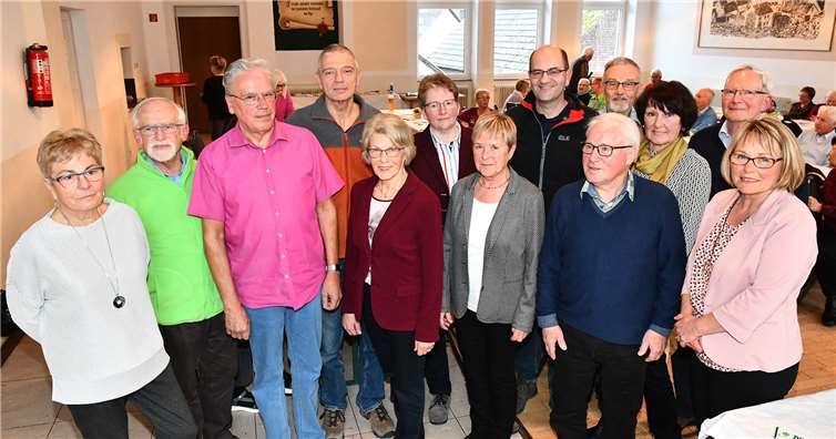 Der komplette Vorstand des Eifelvereins Sinzig.Fotos: RASCH