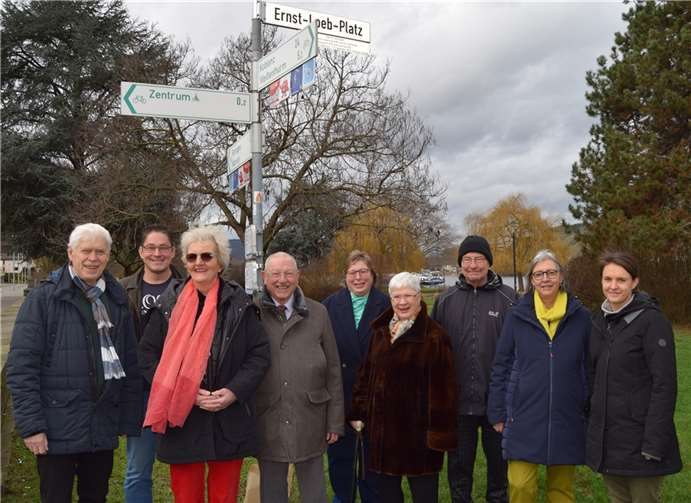 Der komplette neue Vorstand des Freundschaftskreises (von links): Wolfgang Redwanz, Michael Müller, , Barbara Söhngen, Volker Keßeler, Judith Lehnigk-Emden, Waltraud Keßeler, Herbert Florath, Petra und Franka Löcherbach. Foto: Karl-Peter Schmelzeisen)
