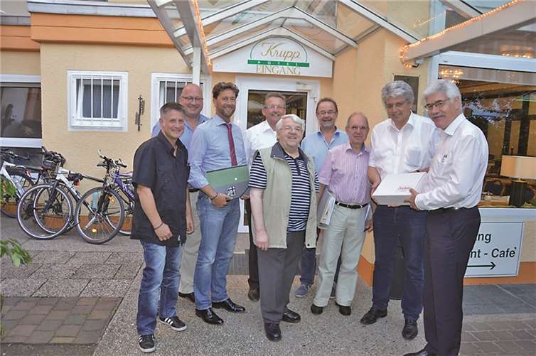 Der konstituierende Vorstand: (v.l.) Frank Meumerzheim, Reinhard Gnath, Detlef Odenkirchen (stellv. Vorsitzender), Wilfried Scheffler, Josef Niethen (Schatzmeister), Harald Monschau, Werner Jung (stellv. Vorsitzender), Andreas Geschier und Elmar Lersch (Vorsitzender); nicht auf dem Bild sind: Heike Krämer-Resch (Schriftührung) und Armin Bergmann. privat