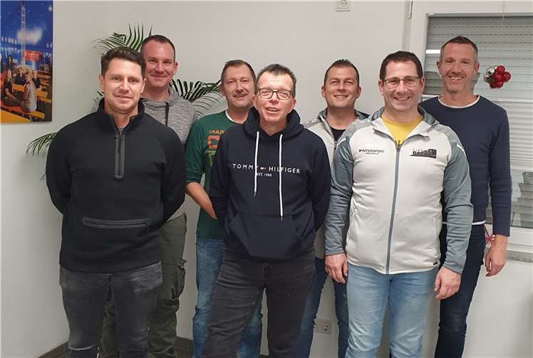 Der künftige Dernauer Alte-Herren-Vorstand nach den Neuwahlen von links: Beisitzer Stephan Winkler und Manuel Selbach, Abteilungsleiter Nils Leberzammer, Beisitzer Elmar Paetz, Schriftführer Patrick Koßmann, Beisitzer Michael Kleefuß, und Kassierer Christian van de Loo. Foto: privat