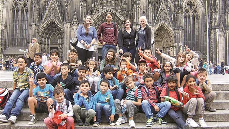 Der letzte Aktionstag der Multi-Kulti-Kids fand in Köln statt. Dabei durfte ein Abschlussfoto vor dem Dom natürlich nicht fehlen. Privat