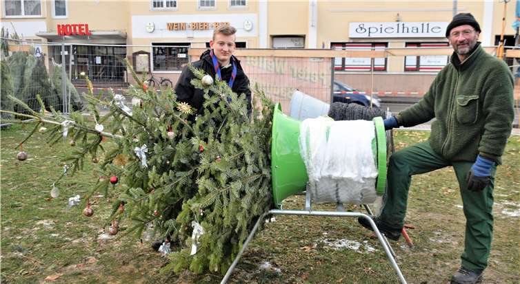 Der letzte Weihnachtsbaum gingmit Schmuck durch die Röhre.
