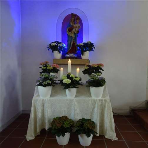 Der liebevoll geschmückte Maialtar. Foto: privat