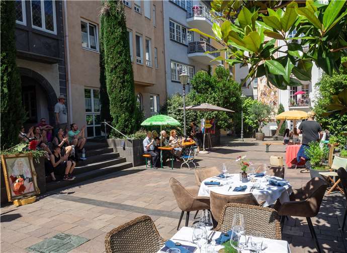 Der malerische Brunnenhof.Hermann Schaefer