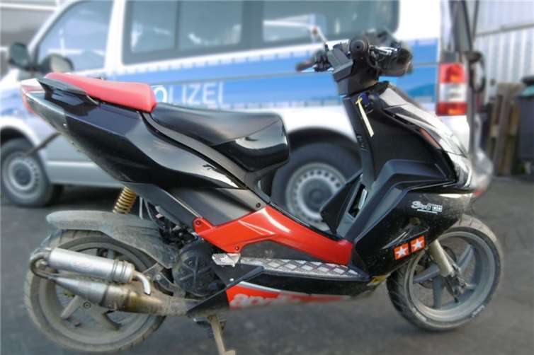 Der manipulierte Roller wurde durch die Polizeibeamten sichergestellt. Foto: Polizei Bonn