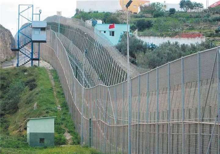 Der militarisierte Grenzzaun von Melilla.