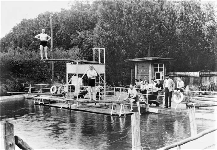 Der mit vielen Fotos illustrierte Artikel „Der Luftkurort Rheinbach und seine Sommerfrischler“ von Dietmar Pertz ist Teil des aktuellen Jahrbuchs des Rhein-Sieg-Kreises.Fotos: Stadtarchiv Rheinbach