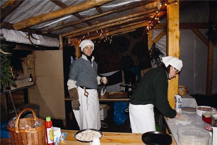 Der mittelalterliche Weihnachtsmarkt lockte mit vielen Leckereien. privat