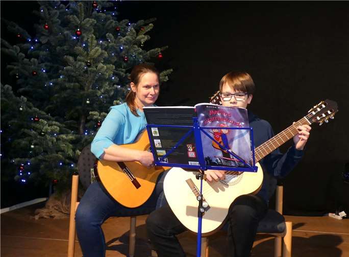 Der musikalische Nachwuchs der Kreismusikschule Cochem-Zell präsentierte beim Weihnachtskonzert Talent und Engagement. Fotos: TE