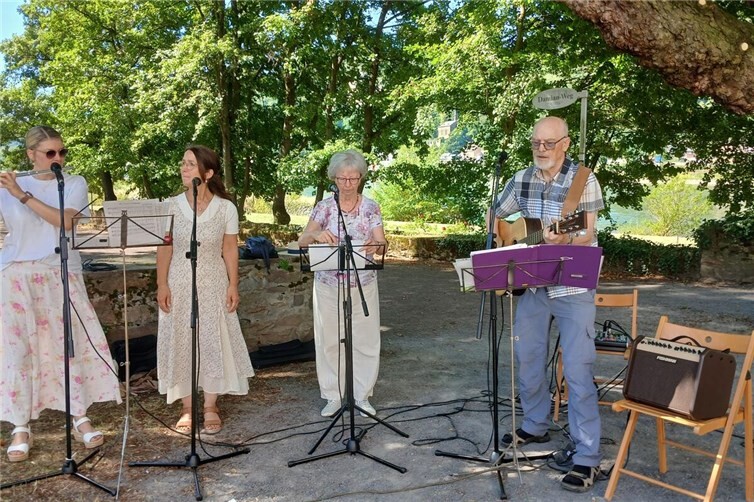 Der musikalische „Schatz“ der Gemeinde wurde einmal mehr gehoben: Die Band „Spirit“ überzeugte mit neuen geistlichen Liedern.