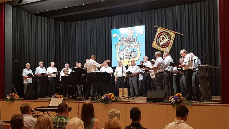 Der musikalische Sommerabend in der Kurfürstenhalle stand unter dem Motto „Wochenend´ und Sonnenschein“. Fotos:KH