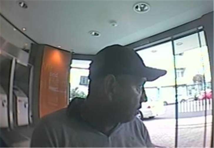 Der mutmaßliche Täter im Profil. Fotos: Polizei